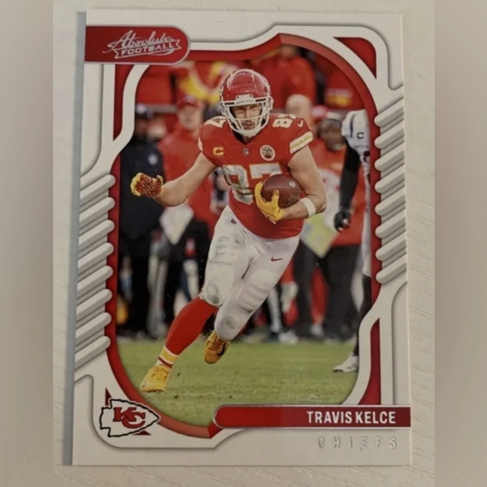 🏈 2022 Panini Absolute #37 Travis Kelce Kansas City Chiefs Football Card - Picture 1 of 4